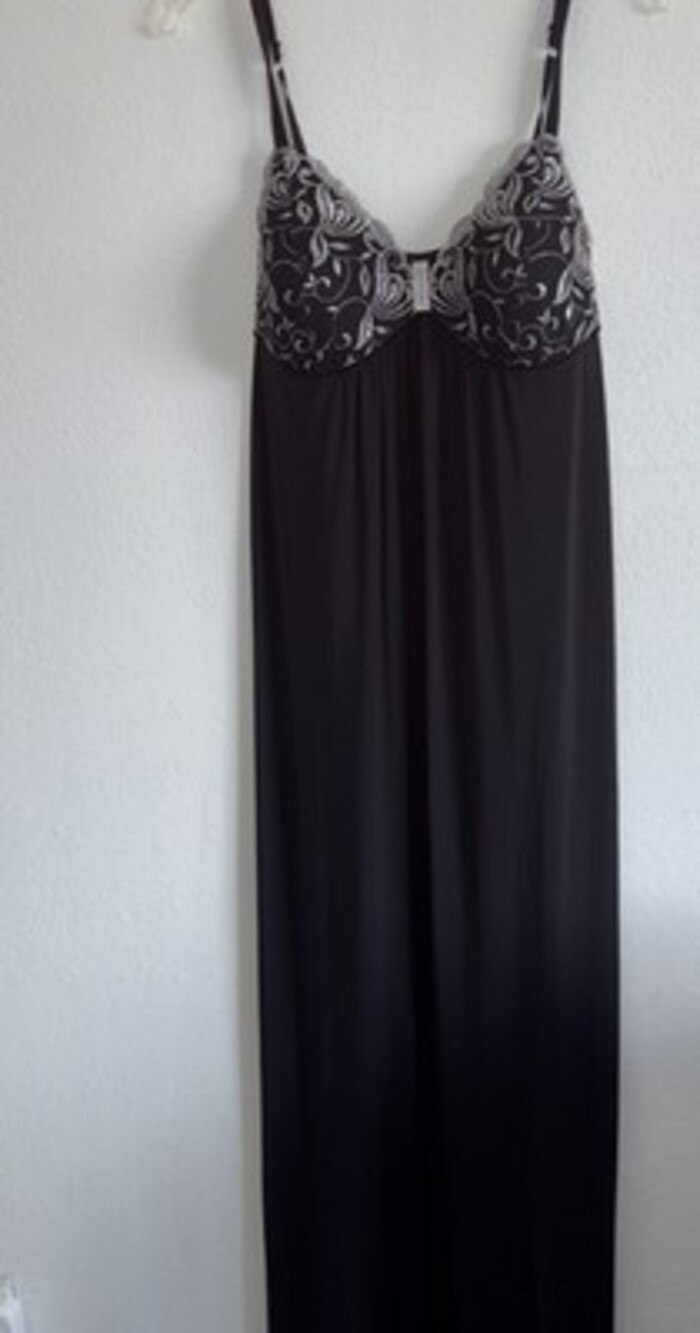 Ambrielle Vintage Black Silver Thread Embriodered Cups Stretch Nightgown Size M